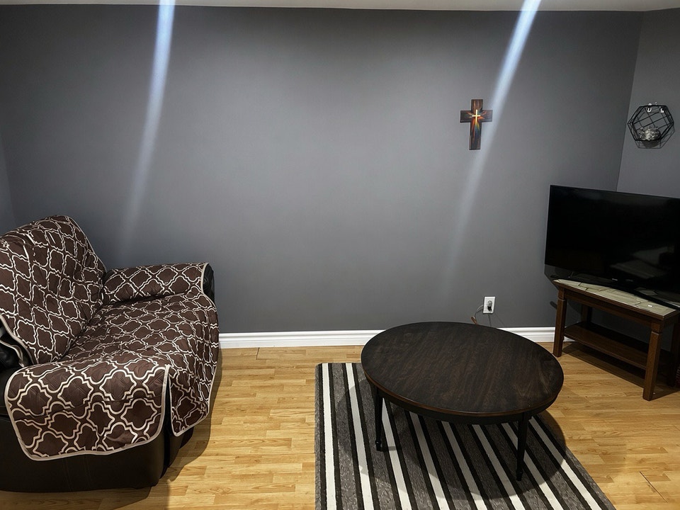 Fully separate 1 bedroom basement apartment 5