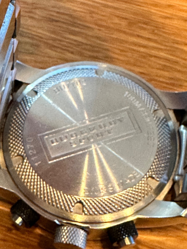 Montre Burberry BU7702 homme  dans Bijoux et montres  à Ouest de l’Île - Image 3