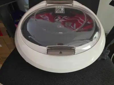 George foreman lean mean fat grilling machine for sale. Used but in great condition. Around 15 inche...