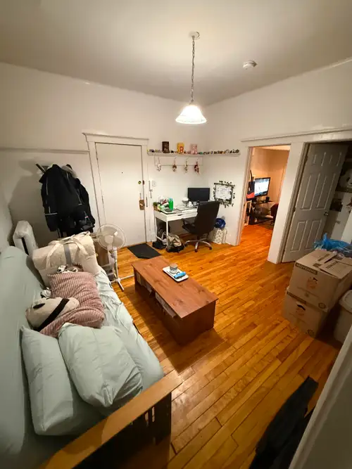 small 2 bed apt on ground floor of six unit building. hardwood floors. short walk to Ottawa U, the B...