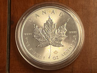 1 oz 2015 Canadian Silver Maple Leaf Coin in capsule