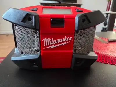 BEAU PETIT RADIO CHANTIER, View more