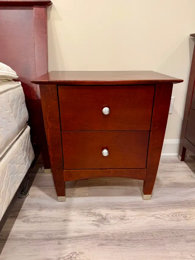 Set de chambre complet Queen en bois 5 bureaux - Fait au Canada in Beds & Mattresses in Laval / North Shore - Image 8