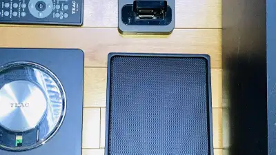 Système de son Teac Hi-Fi radio AM FM et baladeur CD avec une station d’accueil pour un Apple iPod (...