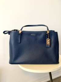 Beautiful navy   blue Coach leather purse with   gold trim