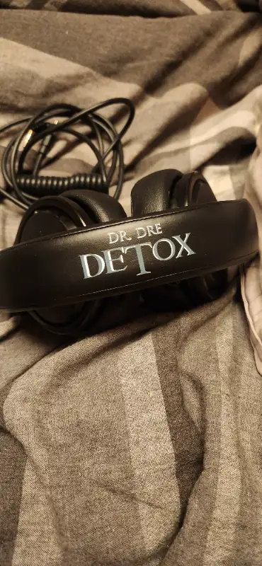 Dr Dre Studio Beats Detox limited edition. They have some wear from usage but are in good shape. See...