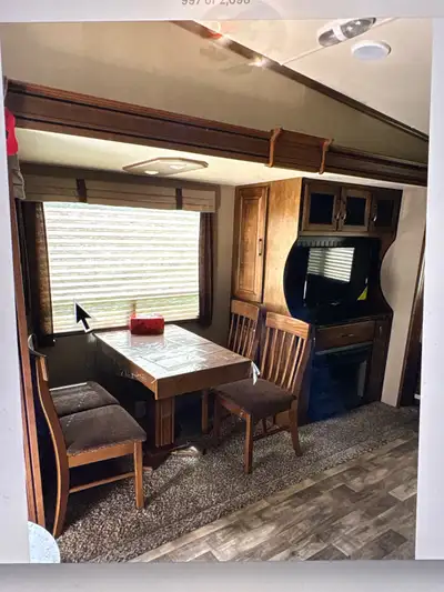 This smoke free fifth wheel has 3 slides, 30’,11” long. Sleeps 4. Kitchen has solid surface countert...