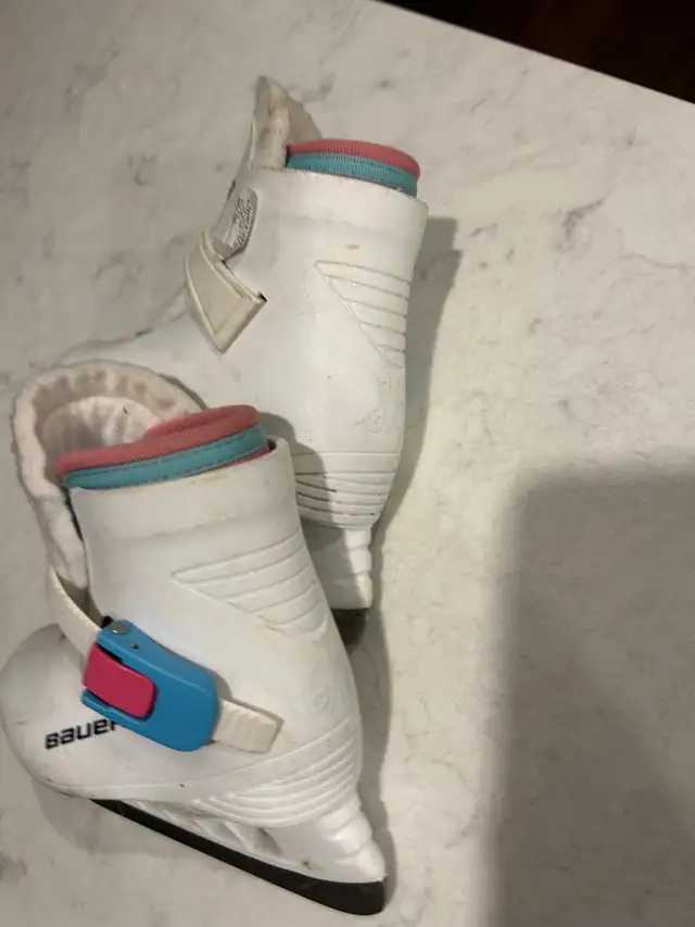 tiny girls skates 6/7 size  in Skates & Blades in Guelph - Image 3