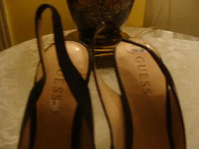 Souliers de marque Guess, en cuir vernis, pointure 8.5 in Women's - Shoes in Laval / North Shore - Image 9