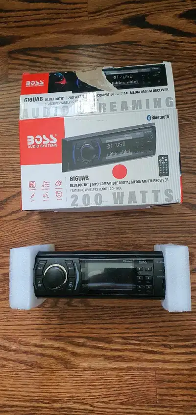 BOSSAUDIO SYSTEM 616UAB BlueTooth Mp3-COMPATIBLE DIGITAL MEDIA AM/FM RECEIVER 200 WATTS