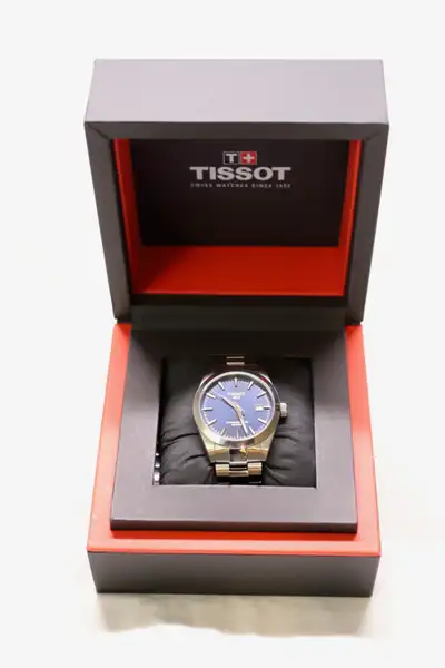 Up for sale is a Tissot Gentleman Powermatic 80 (blue dial, 40mm) in great condition, complete with...