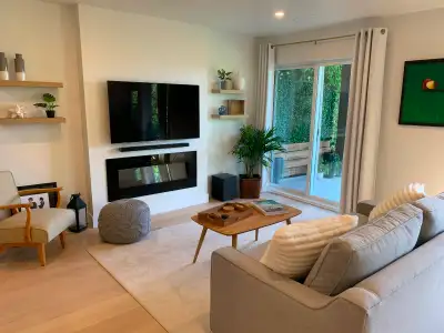 This bright, clean and spacious above ground basement suite is fully furnished. The modern kitchen i...