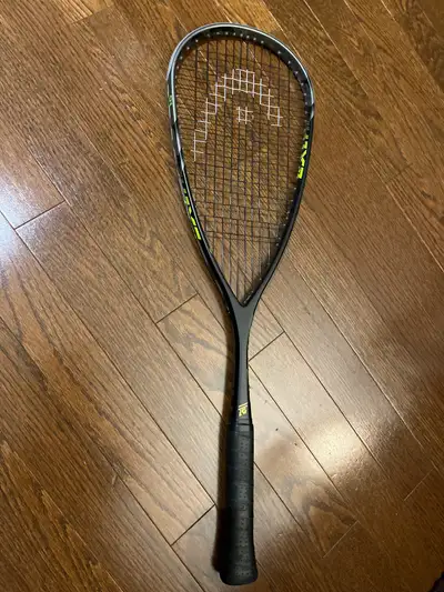 Raquette de squash Head Extreme 145 en excellent condition. Très peu servi. Bonne qualité. Merci. Th...