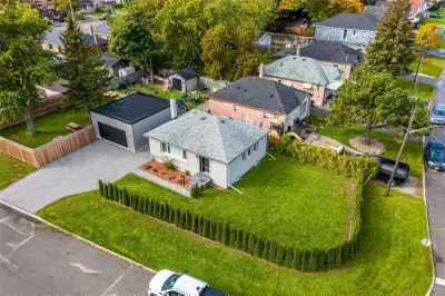 Located by Warden and Lawrence, Beautifully Renovated Condo-Like Basement Apartment In The Wexford-M...