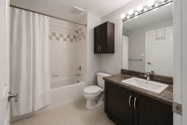 $1,500 All-In | Furnished Room Downtown Vancouver in Room Rentals & Roommates in Vancouver - Image 3