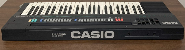 Casio CT-370 (Made in Japan) in Pianos & Keyboards in Medicine Hat - Image 2