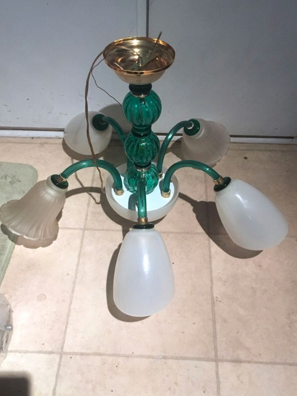 Beautiful Vintage Glass Pendant Chandelier Ceiling Light - $75 dans Éclairage intérieur et plafonniers  à Ville de Montréal - Image 2