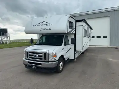 We are selling our 1 year old 2023 Entrada 2900DS motorhome. This unit was purchase new from Fraserw...