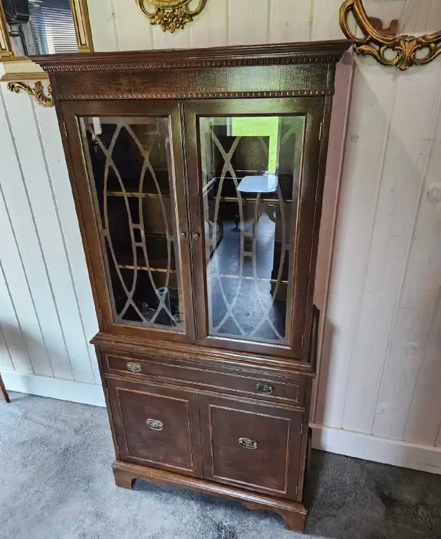 Vintage Tall China Cabinet in Hutches & Display Cabinets in Winnipeg - Image 3