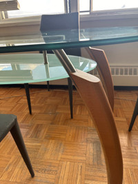Oval dining table with glass 