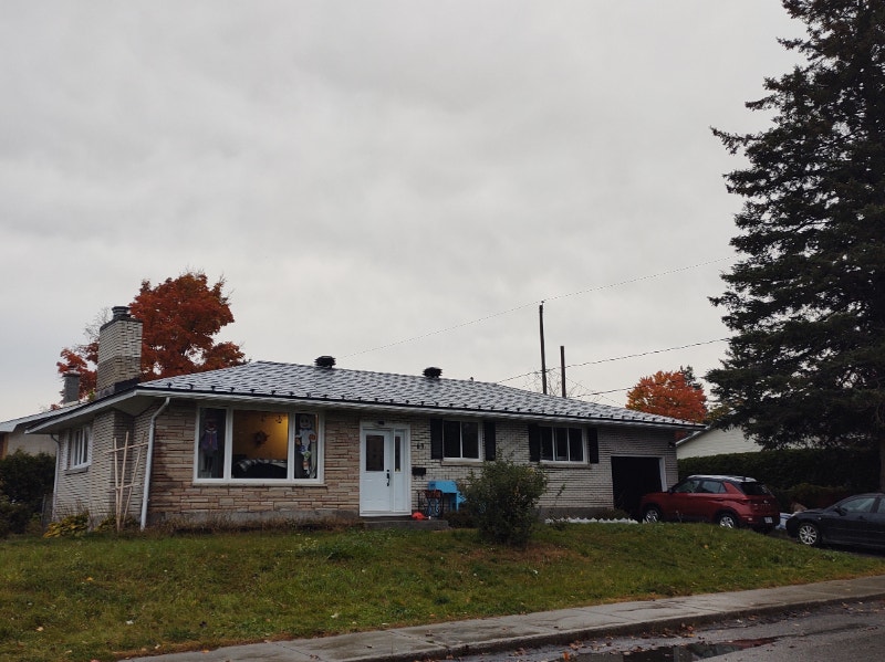 3 bedroom house in Aylmer available December or January 1st. Long