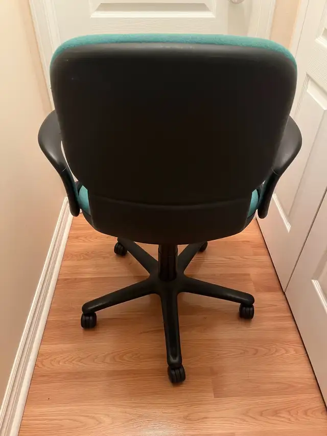 Computer / Office Chair in Chairs & Recliners in Markham / York Region - Image 4