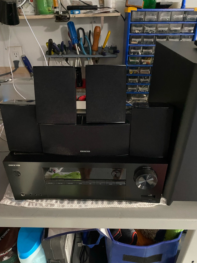 Onkyo 6 speaker home theatre  in Stereo Systems & Home Theatre in Oakville / Halton Region - Image 2