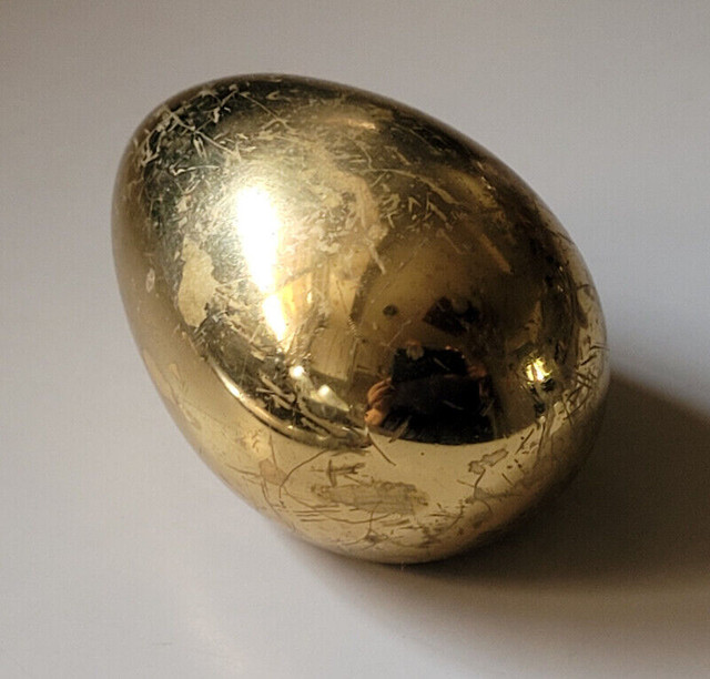 Vintage Heavy Metal Golden Egg Paperweight Desk Ornament in Arts & Collectibles in Oshawa / Durham Region - Image 4