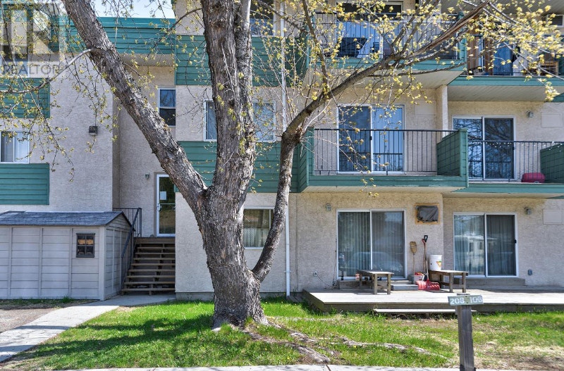 Clearwater BC1bdrm 1bthm 580sf condo on 2nd floor FOR RENT. Long