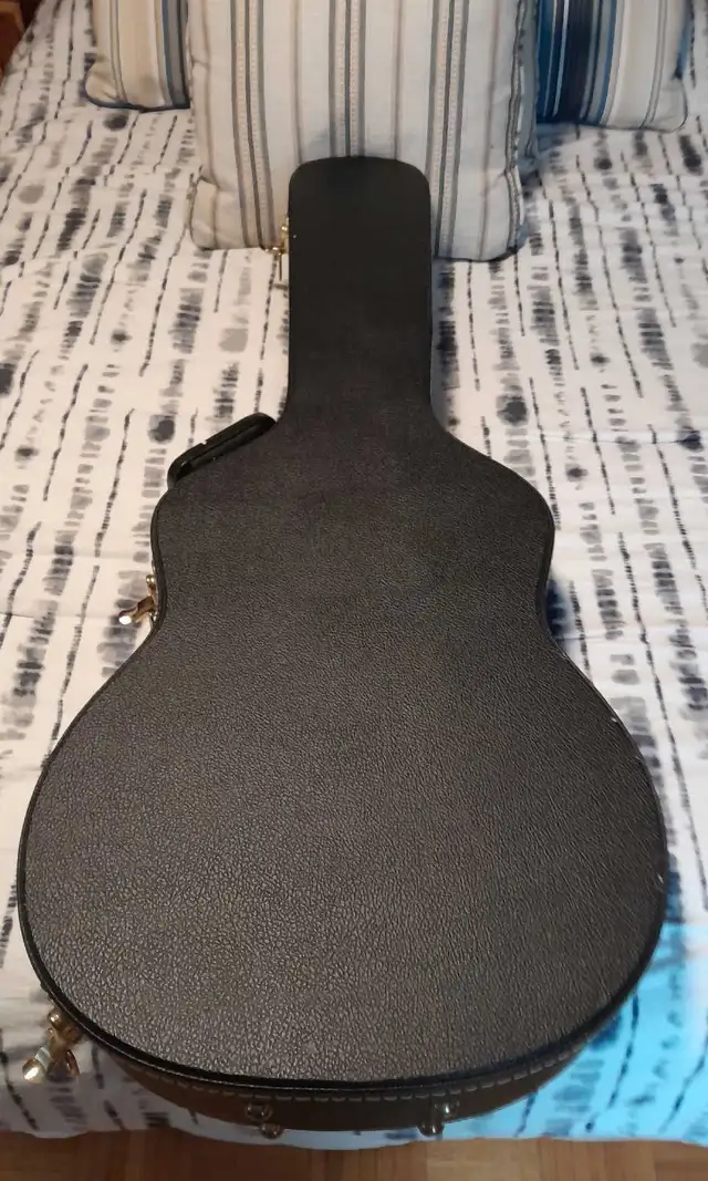 Washburn Acoustic Guitar in Guitars in Leamington - Image 8