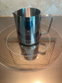 20 oz frothing cup in stainless steel with spout