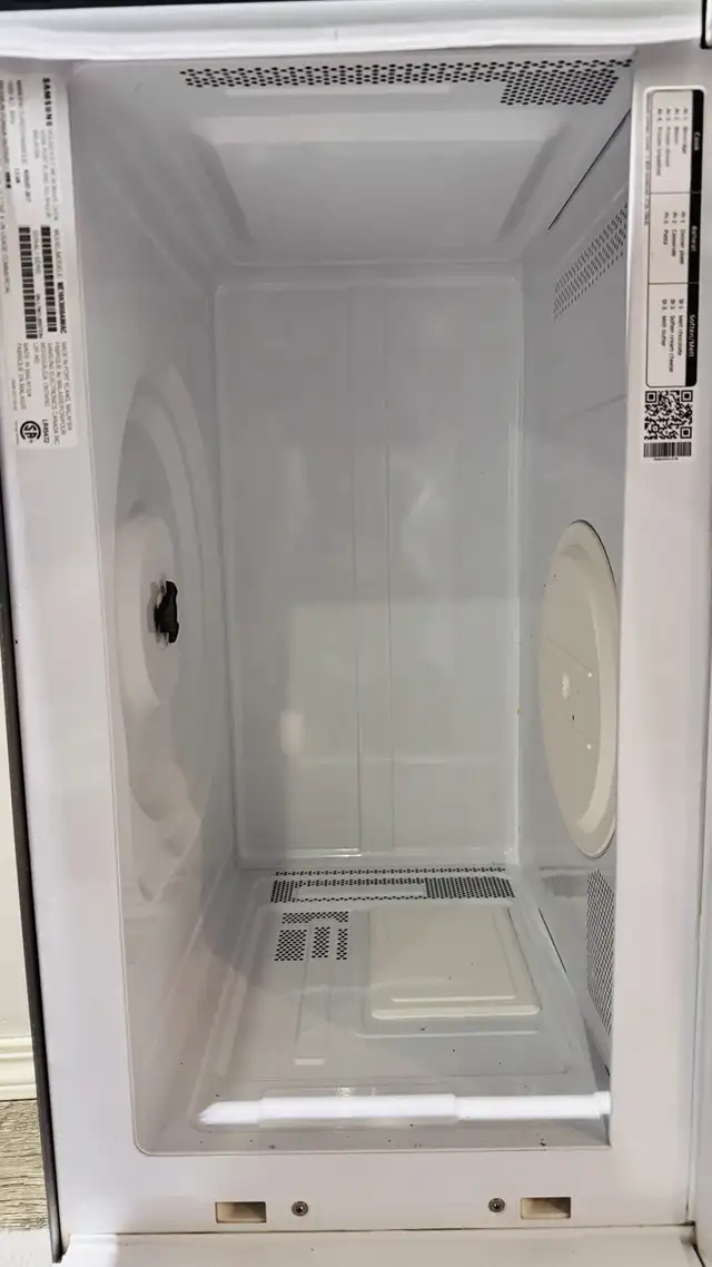 SAMSUNG OTR in Microwaves & Cookers in Winnipeg - Image 3