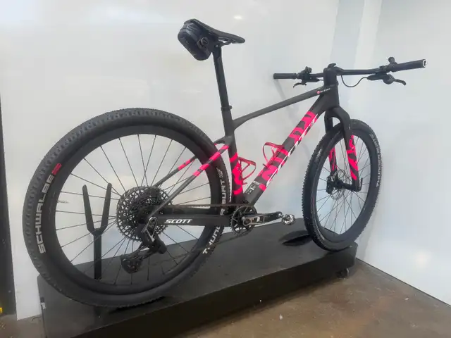 Large Scott Scale Gravel RC in Mountain in Calgary - Image 3