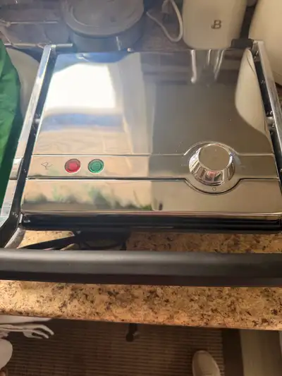 New never used Retails at 80 Panini Press Grill makes it easy to whip up delicious grilled sandwiche...