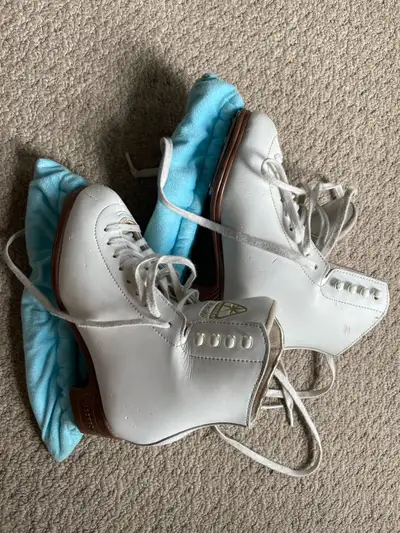 Figure Skates - size 4, View more