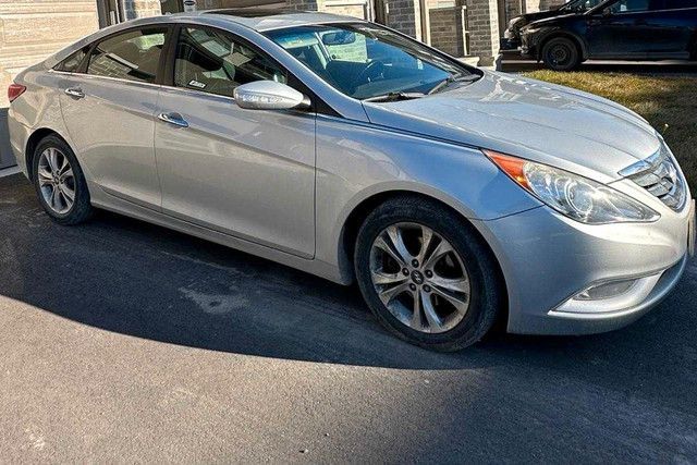 2011 Hyundai Sonata (Limited Edition) in Cars & Trucks in Ottawa