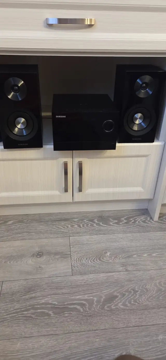 Samsung FM/AM Radio/ Tuner with speakers in Stereo Systems & Home Theatre in Markham / York Region - Image 3