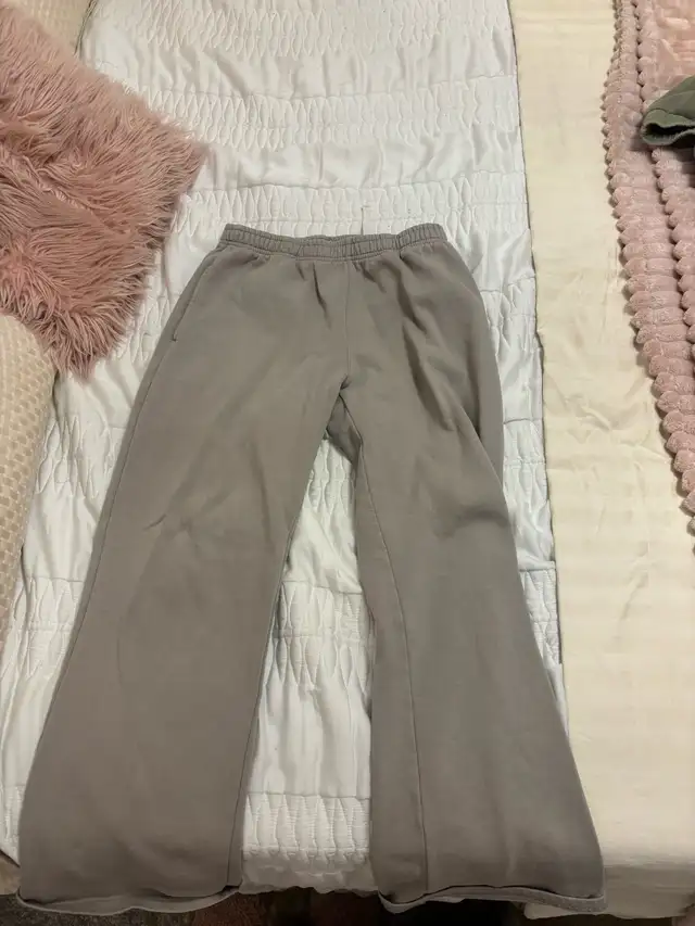 Brandy Melville Sweatpants  in Women's - Bottoms in Markham / York Region - Image 2