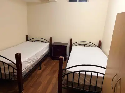 Sharing room for rent in Scarborough $450 Near university of Toronto scarborough (UTSC) , Centennial...