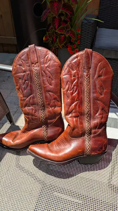 Cowboy boots - Womens - Size 5, View more