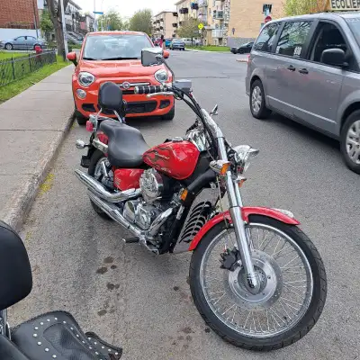 Mise en vente de ma Honda Shadow Spirit 750 de 2007, une véritable beauté chromée comme neuve! Avec...