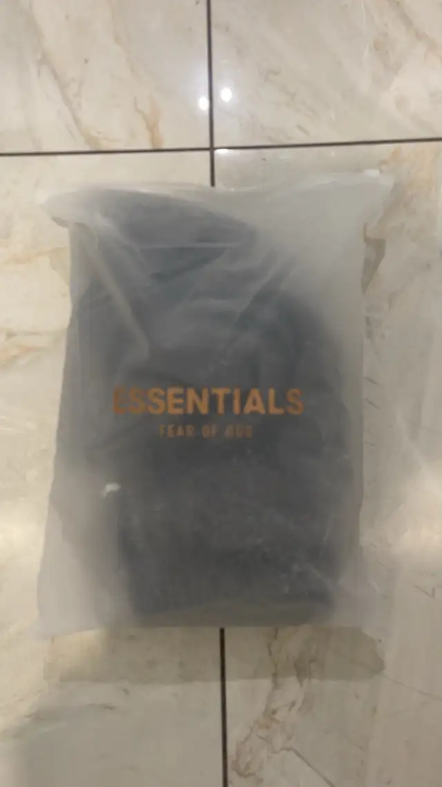 essentials sweatpants  in Men's in Mississauga / Peel Region - Image 2