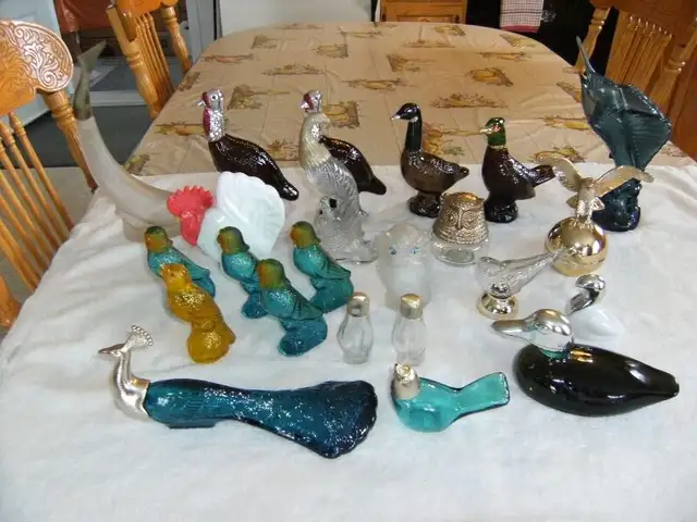 Collection de bouteilles Avon oiseaux # 4 in Arts & Collectibles in Edmundston - Image 2