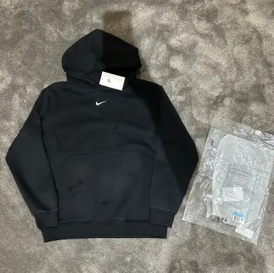 Nike set in stock colours available:black Sizes Available: small-available medium-available large-so...