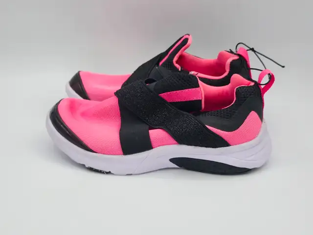 Girls running shoes pink size 12 brand new / souliers filles in Kids & Youth in West Island - Image 2