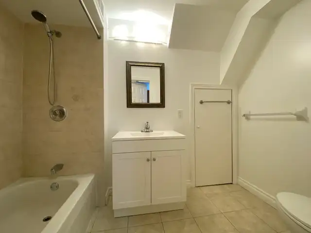 2 Bed 1 Bath Walkout for Rent in Richmond Hill in Long Term Rentals in Markham / York Region - Image 9
