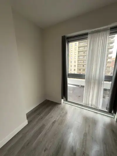 1 bedroom 1 bathroom available in a 2b2b. Looking for a quite female tenant to share this apartment...