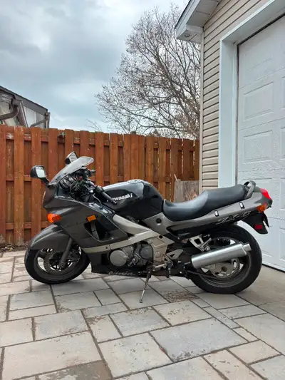 1999 Kawasaki ninja ZX600 Registered under sport touring plates are 655$