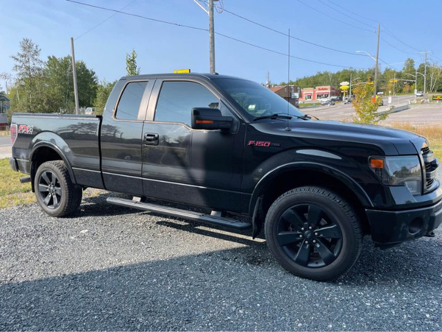 2013 Ford F150 Super Cab 4X4, Black, black interior, suede seats in Cars & Trucks in Thunder Bay - Image 4