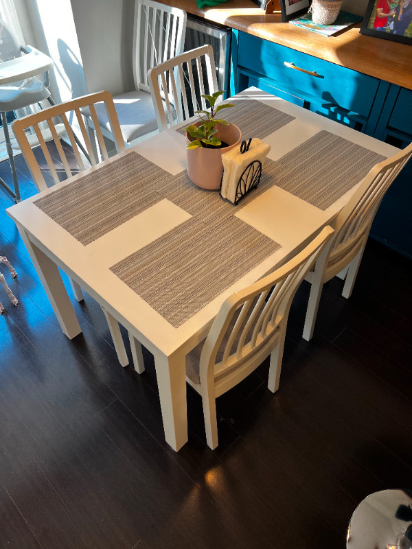 Dining table - Moving out of the country in Dining Tables & Sets in City of Toronto - Image 4